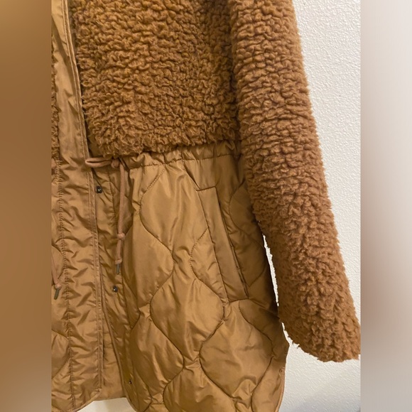 Quilted and sherpa parka. Old Navy size large. - Picture 3 of 6